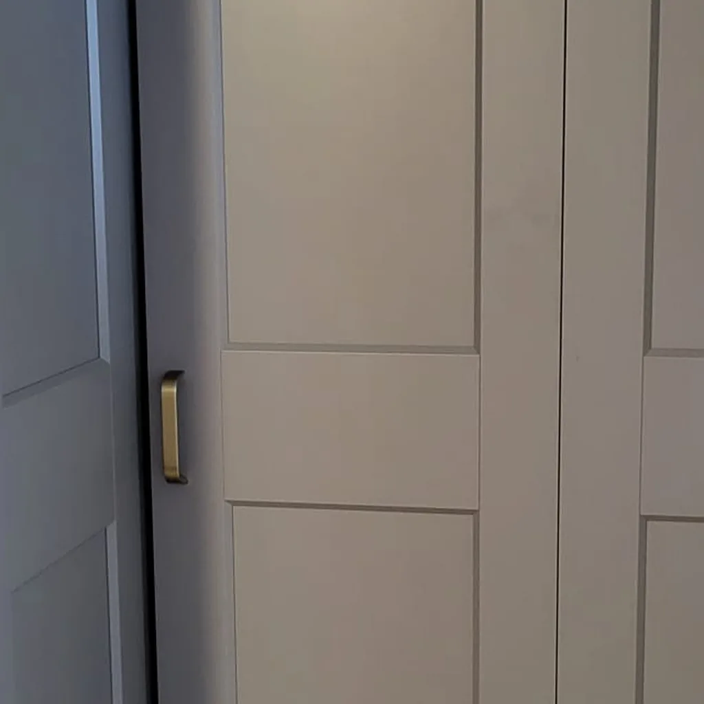 Detail van professioneel gemonteerd meubel